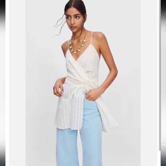 💰3/$30Zara knotted front top - Picture 3 of 8